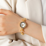 Reloj dorado de acero floral