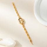 Reloj Ovalado de Acero Dorado