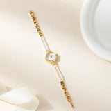 Reloj dorado con cuentas perladas