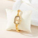 Reloj Ovalado de Acero Dorado