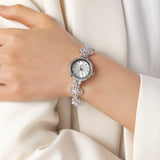 Reloj dorado de acero floral
