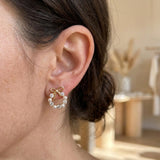 Pendientes de lazo con perlas