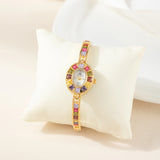 Reloj metálico con cristales elegantes