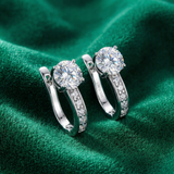 Pendientes huggie de moissanita brillantes