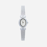Reloj metálico de esfera ovalada