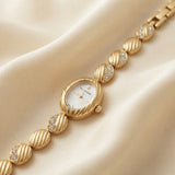 Reloj de acero dorado elegante