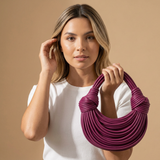 Bolso de Hombro con Accesorios Dorados
