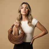 Bolso de Hombro con Accesorios Dorados