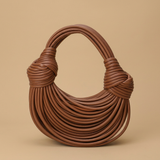 Bolso de Hombro con Accesorios Dorados