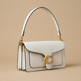 Bolso de Hombro para Mujeres con Solapa de Cuero y Herrajes Dorados