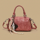 Bolso de Hombro con Letras Elevadas