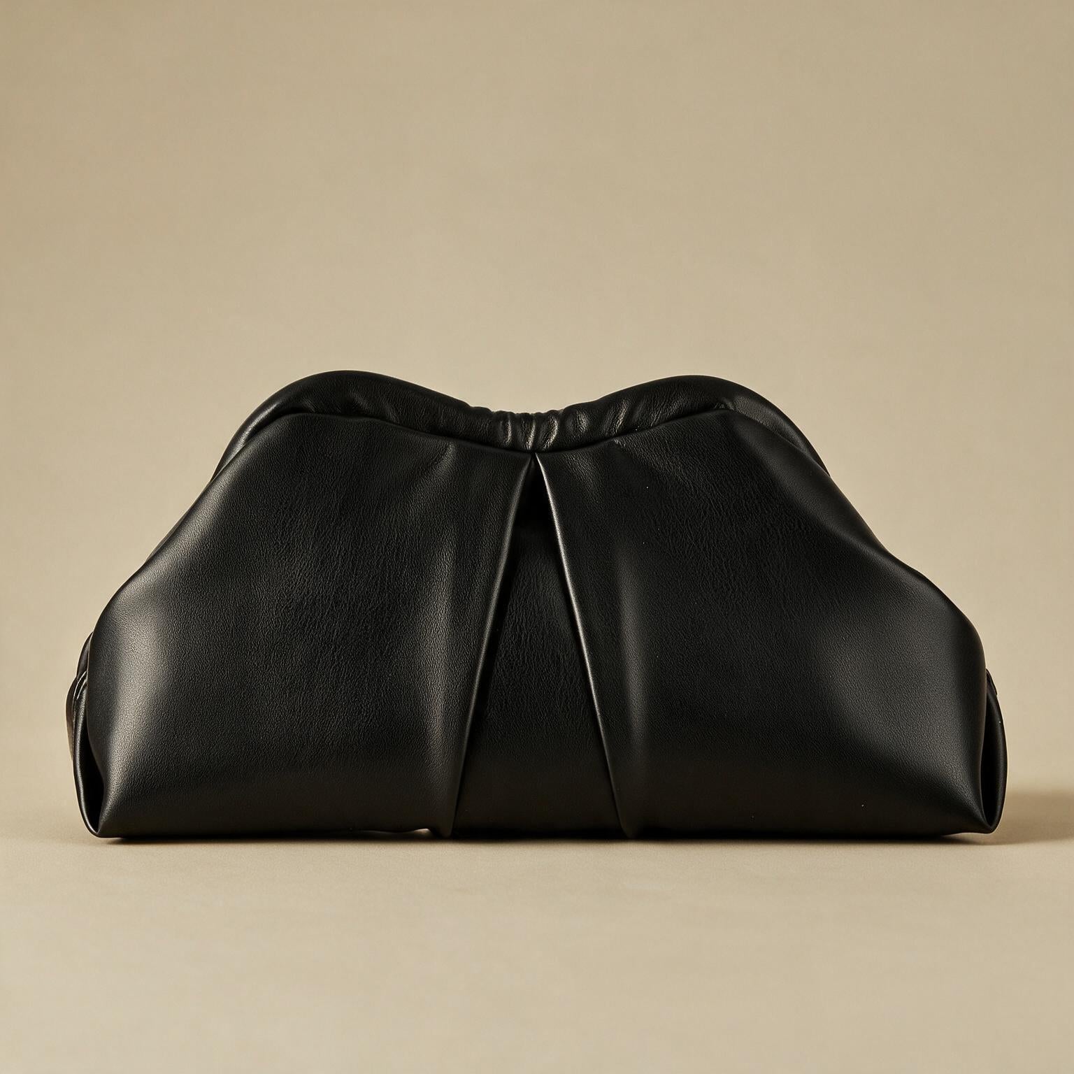 Bolso de Hombro con Frente Plisado