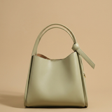 Bolso de Hombro con Hebilla Dorada