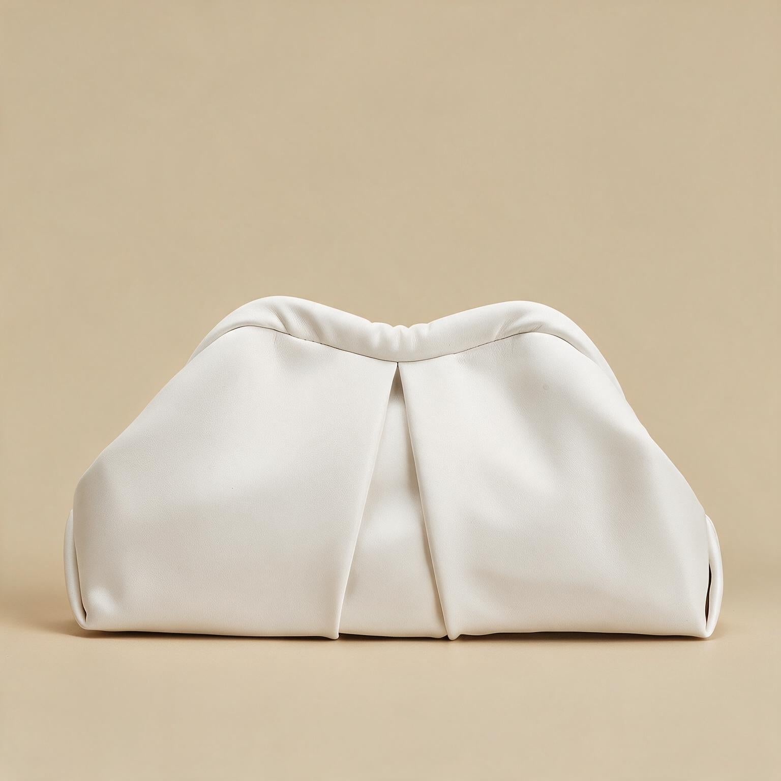 Bolso de Hombro con Frente Plisado