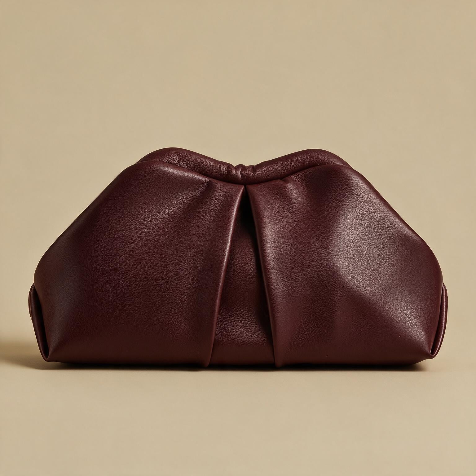 Bolso de Hombro con Frente Plisado