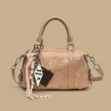 Bolso de Hombro con Letras Elevadas