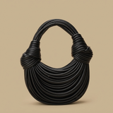 Bolso de Hombro con Accesorios Dorados